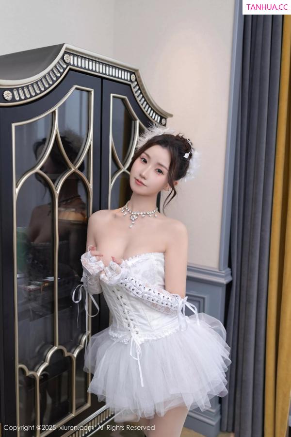   [XiuRen]高清写真图 2025.04.16 No.10161 杏子Yada 白色连衣短第35张图片